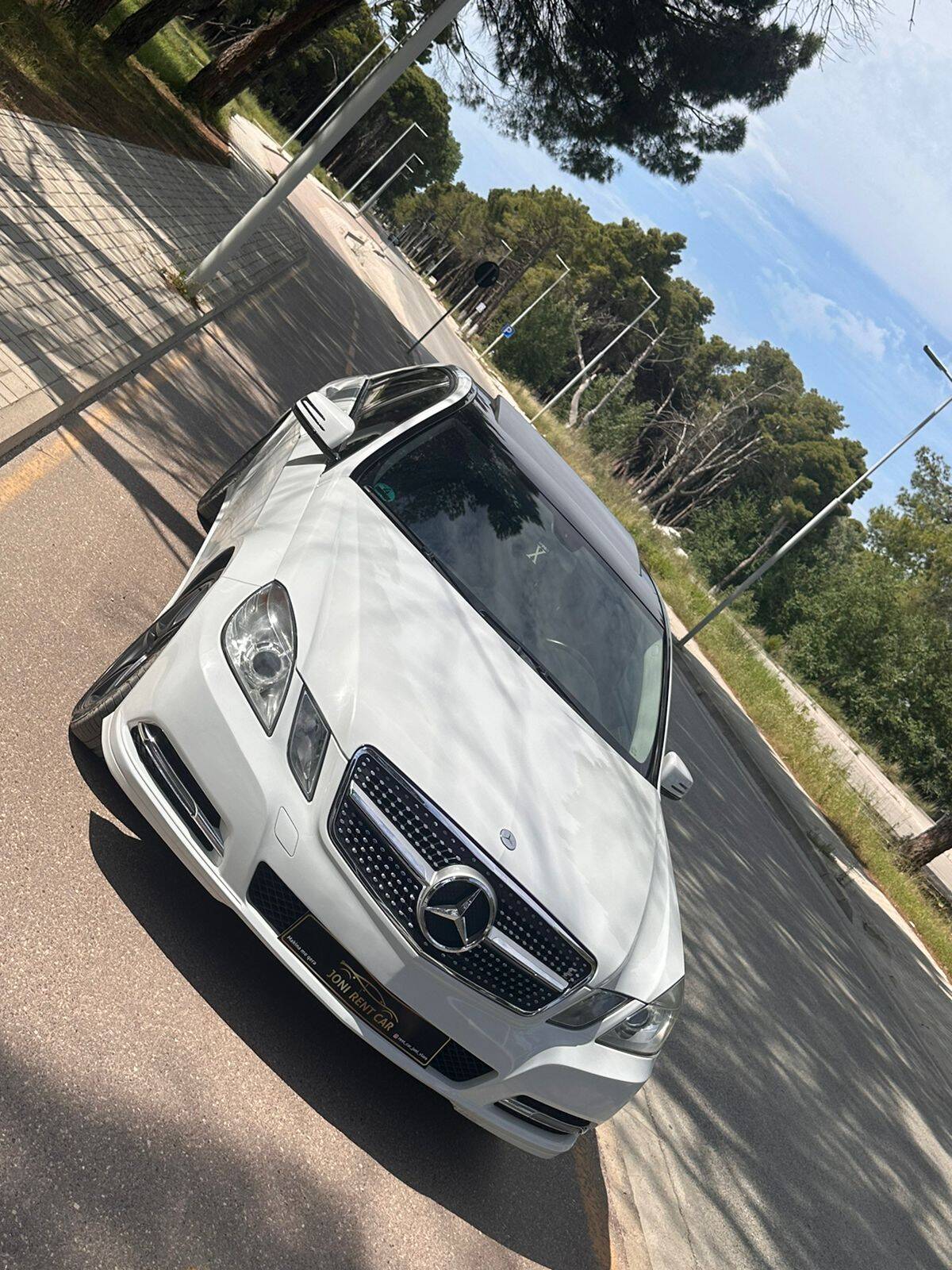 white mercedes benz 2011